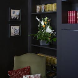 Composition de Plantes garnie de fleurs coupées