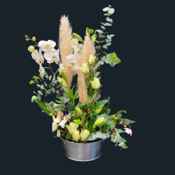 Composition de Plantes garnie de fleurs coupées